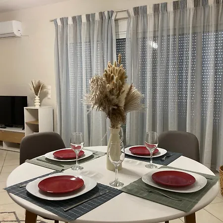 Stephanie's Place - Charming With Sea View