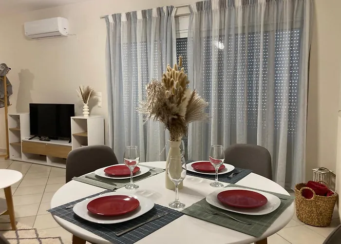 Stephanie's Place - Charming With Sea View