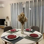 Stephanie's Place - Charming With Sea View
