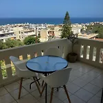 Stephanie's Place - Charming With Sea View Apartment