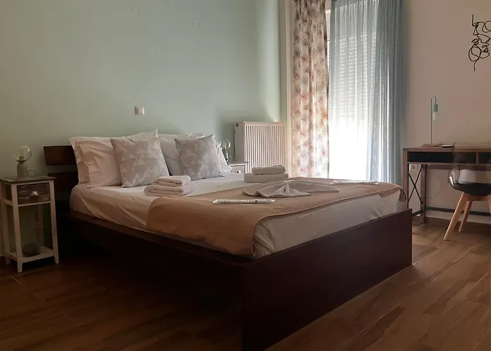 Stephanie's Place - Charming With Sea View