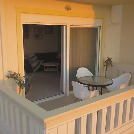 Daire Stephanie's Place - Charming With Sea View Hanya