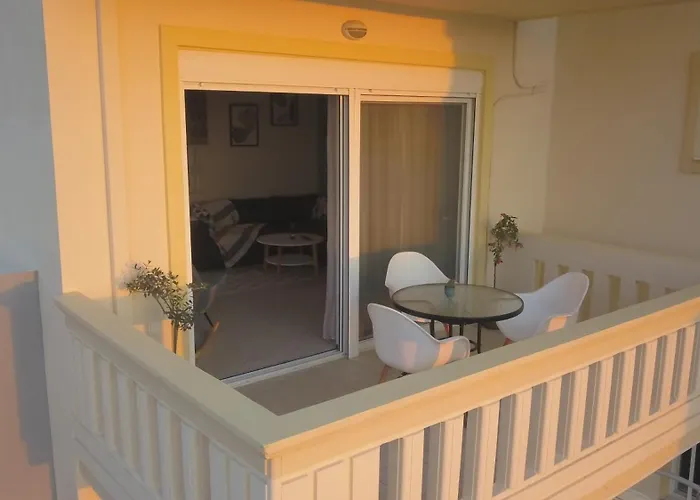 شقة Stephanie's Place - Charming With Sea View خانيا